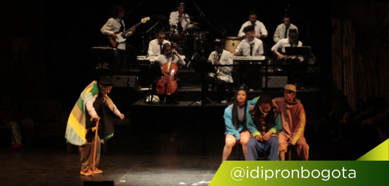 jóvenes en obra de teatro diarios de barrio