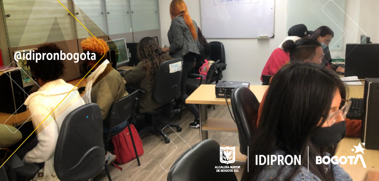 Jóvenes del IDIPRON con más oportunidades laborales 