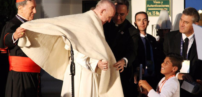 Jóvenes del IDIPRON dan emotivo recibimiento al papa Francisco