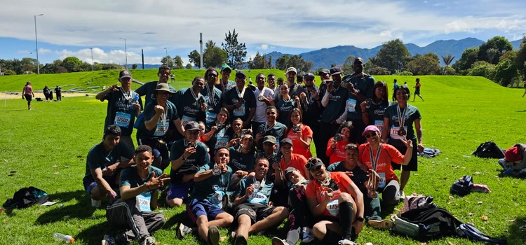 Bogotá e IDIPRON celebran la participación de 70 jóvenes en la carrera “Corre Mi Tierra”, gracias a la Gestora Social Carolina Deik